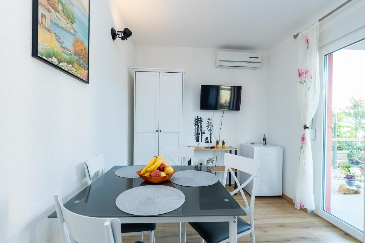 Apartments And Rooms With Parking Space Grebastica, Sibenik - 17831 Dış mekan fotoğraf